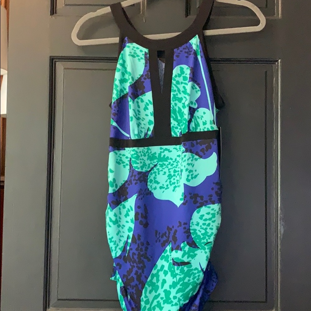 New Sophia sleeveless blouse medium *